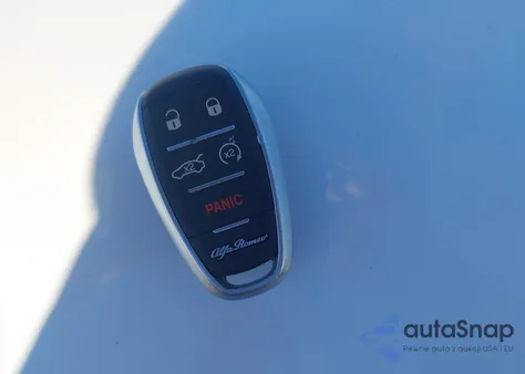 2018 Alfa Romeo Giulia Rwd из США, поврежденный, VIN ZARFAEBN7J7565230